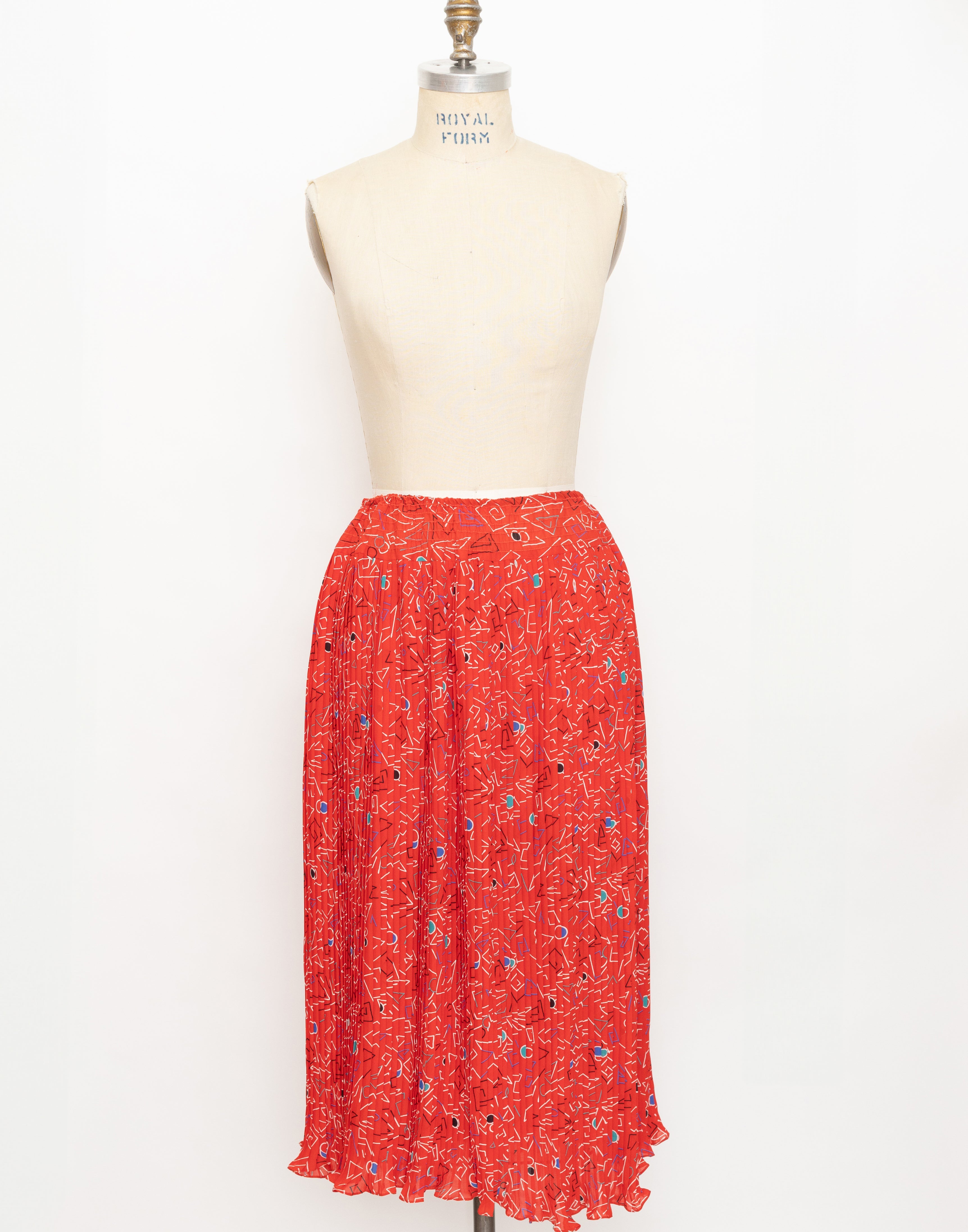1980s Assorti for Susan Freis red geometric print top + skirt set 6