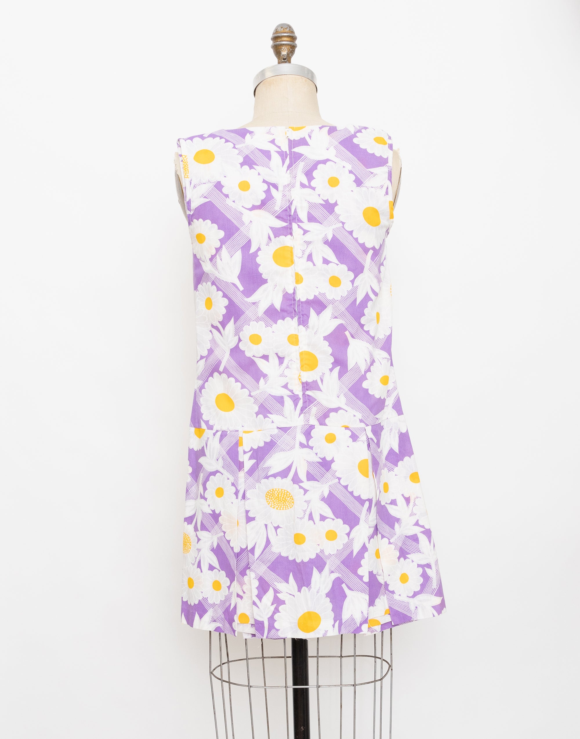 60s/70s purple daisy print sleeveless romper
