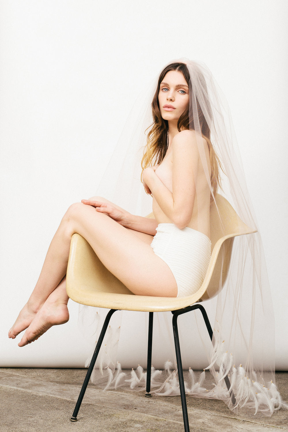 blush with white feathers wedding veil by miss tashina 1