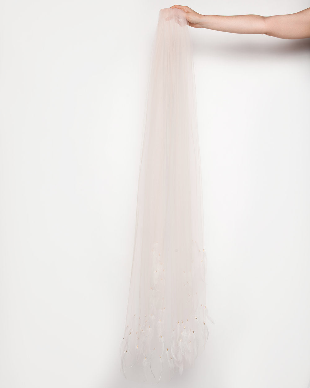 blush with white feathers wedding veil by miss tashina 2
