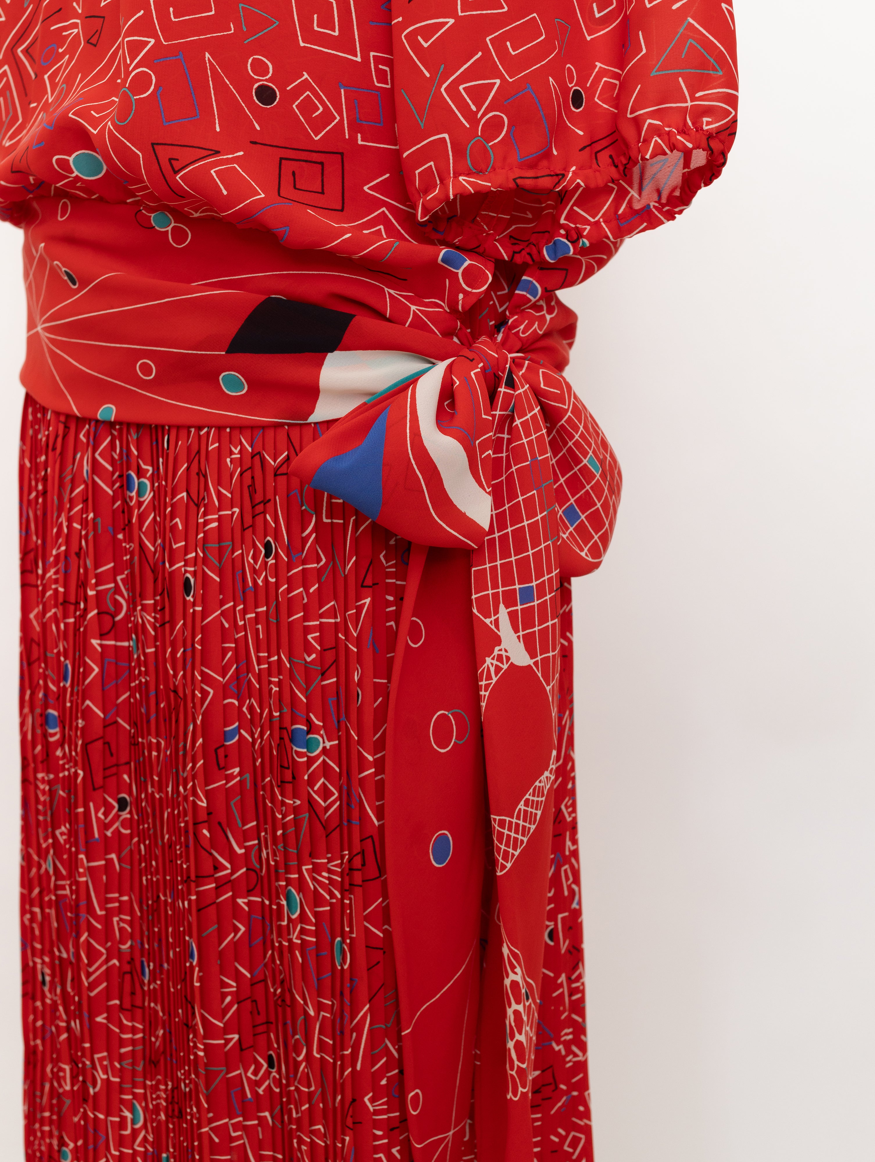 1980s Assorti for Susan Freis red geometric print top + skirt set 4