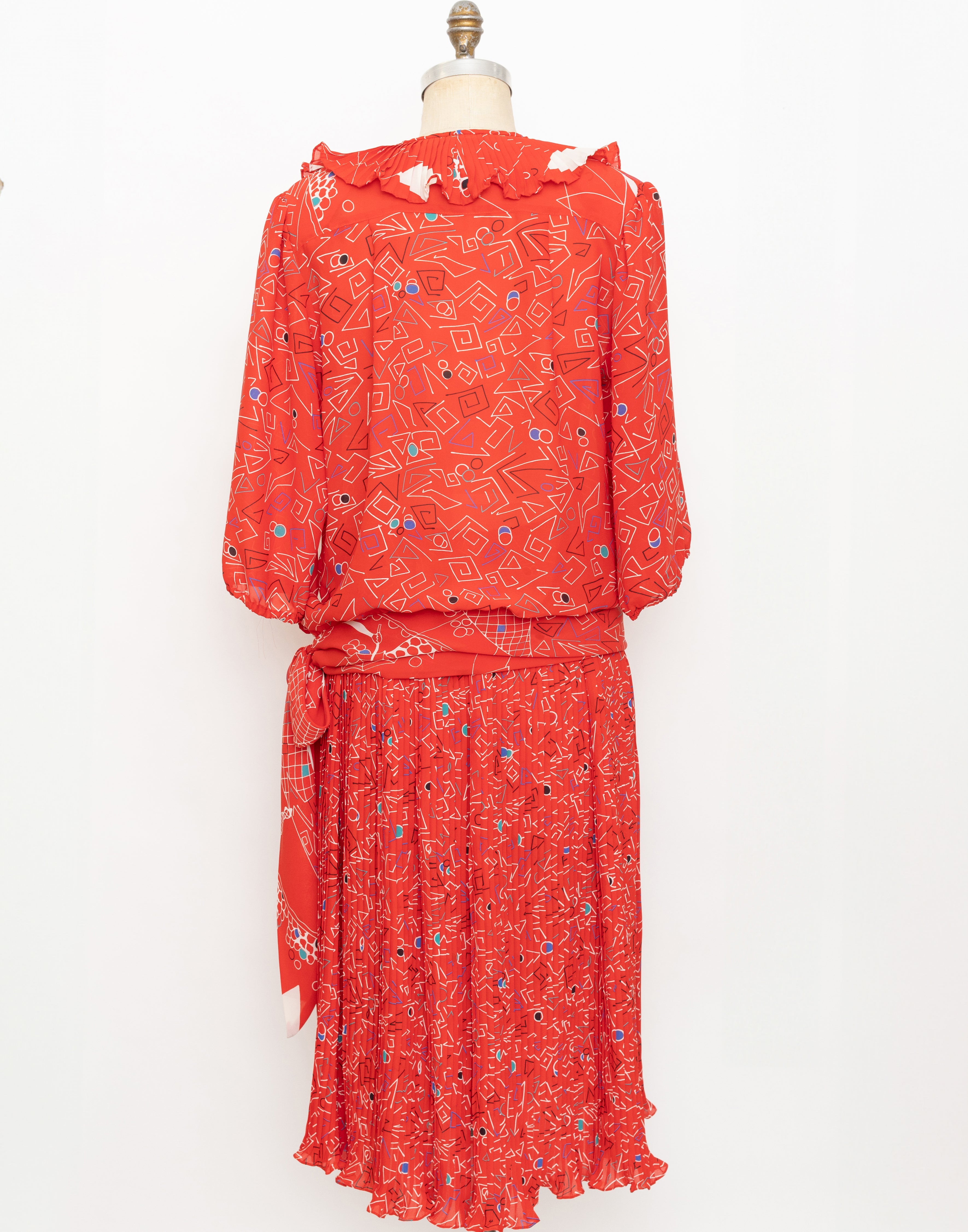 1980s Assorti for Susan Freis red geometric print top + skirt set 5