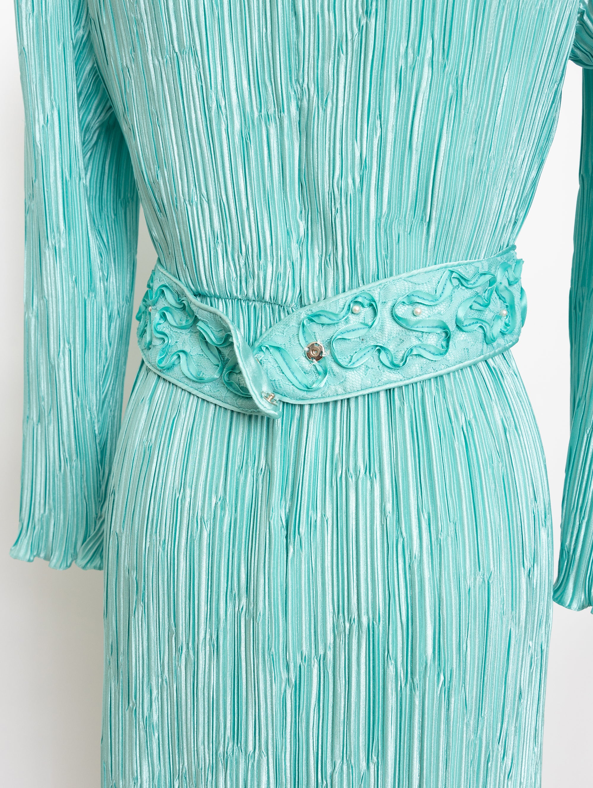 80s/90s seafoam green crinkle long sleeve dress