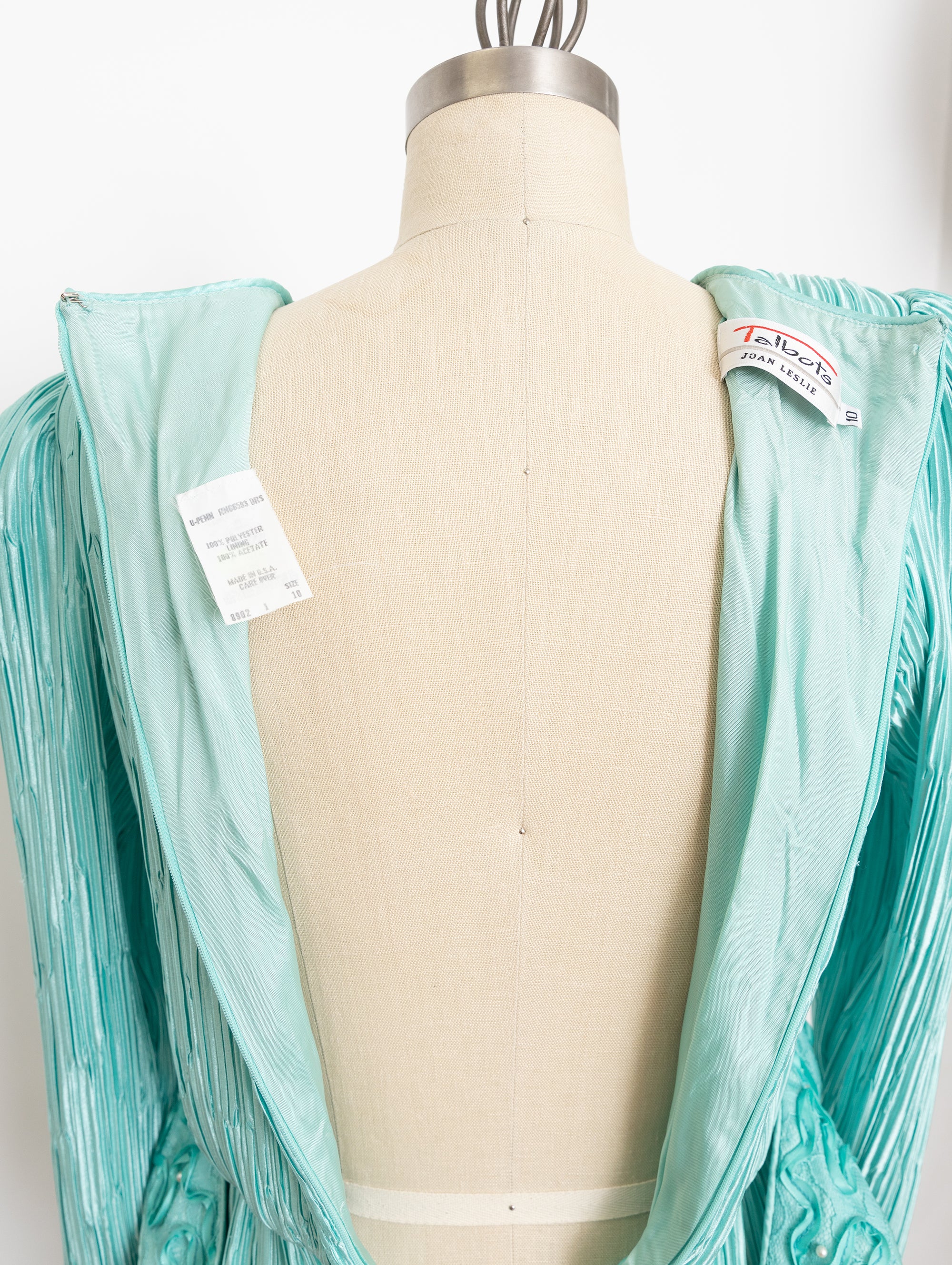 80s/90s seafoam green crinkle long sleeve dress