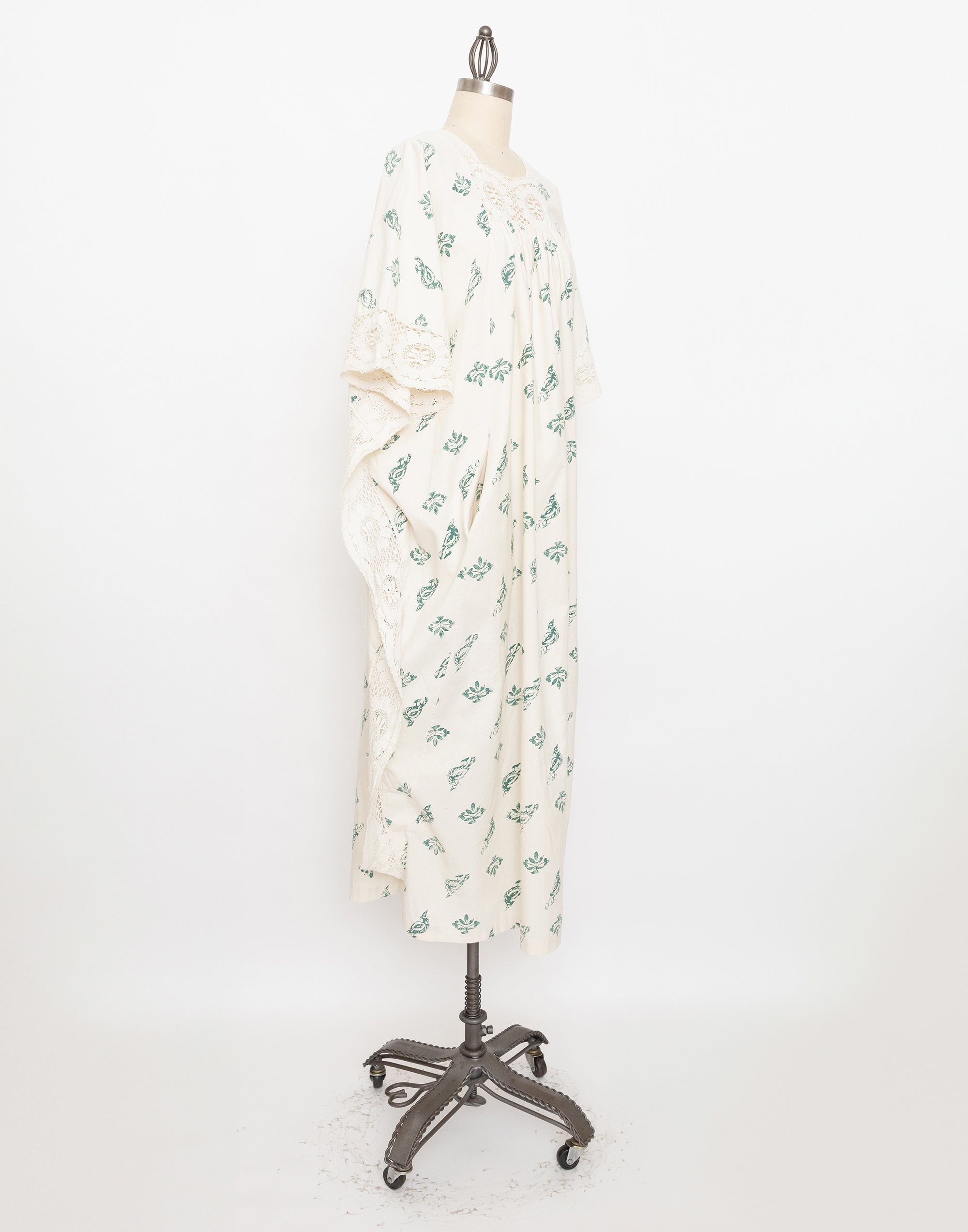 70s/80s cream and green bird print caftan