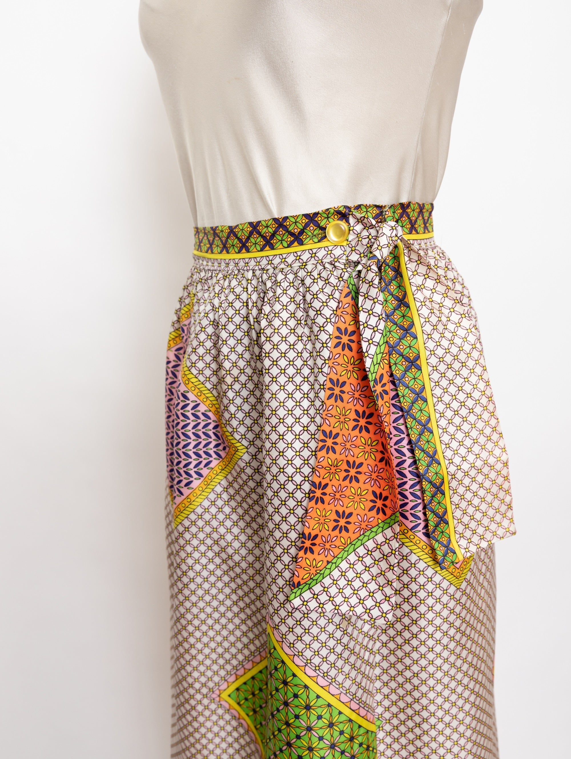 70s leisure mode patterned maxi skirt