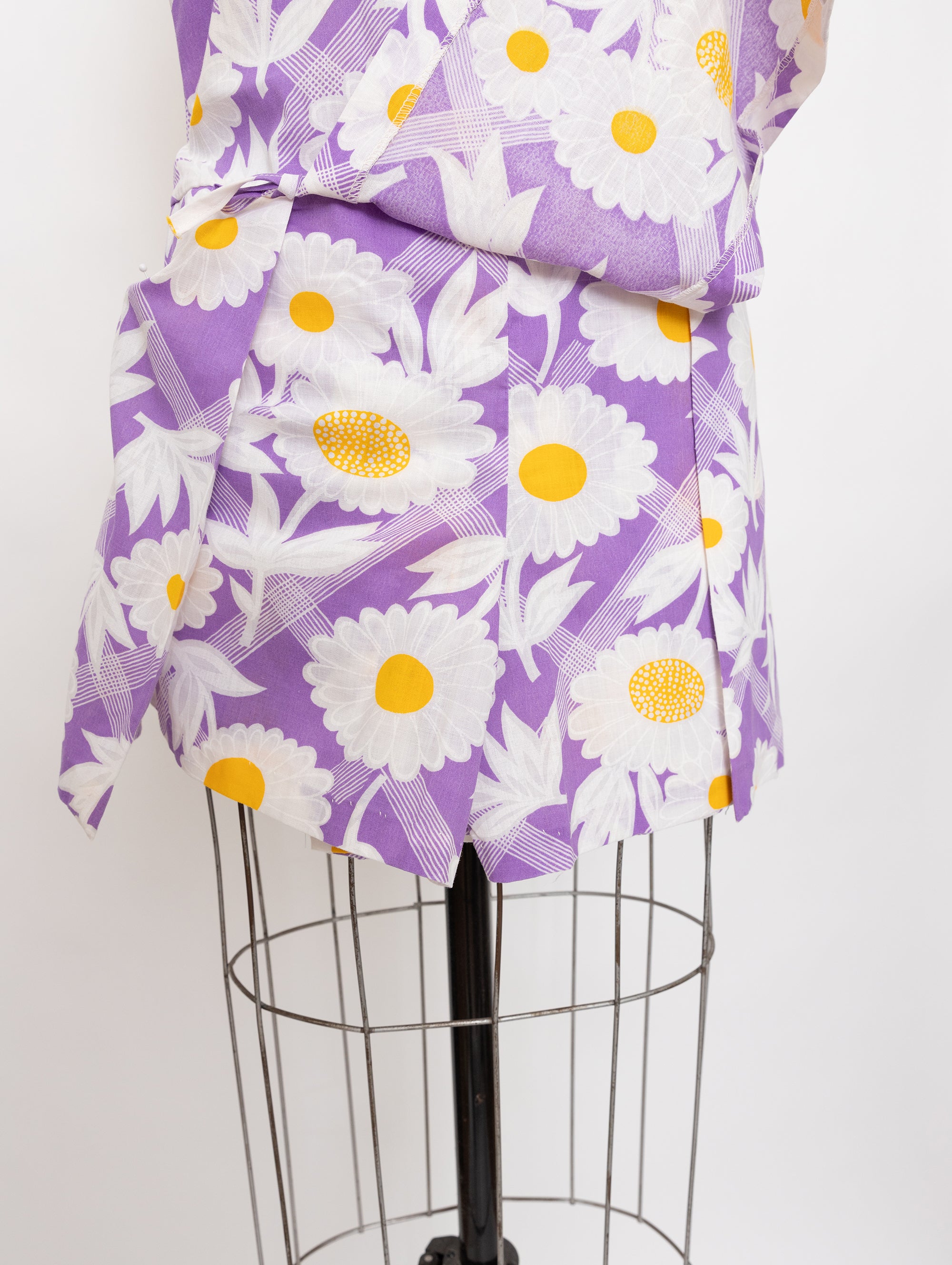 60s/70s purple daisy print sleeveless romper