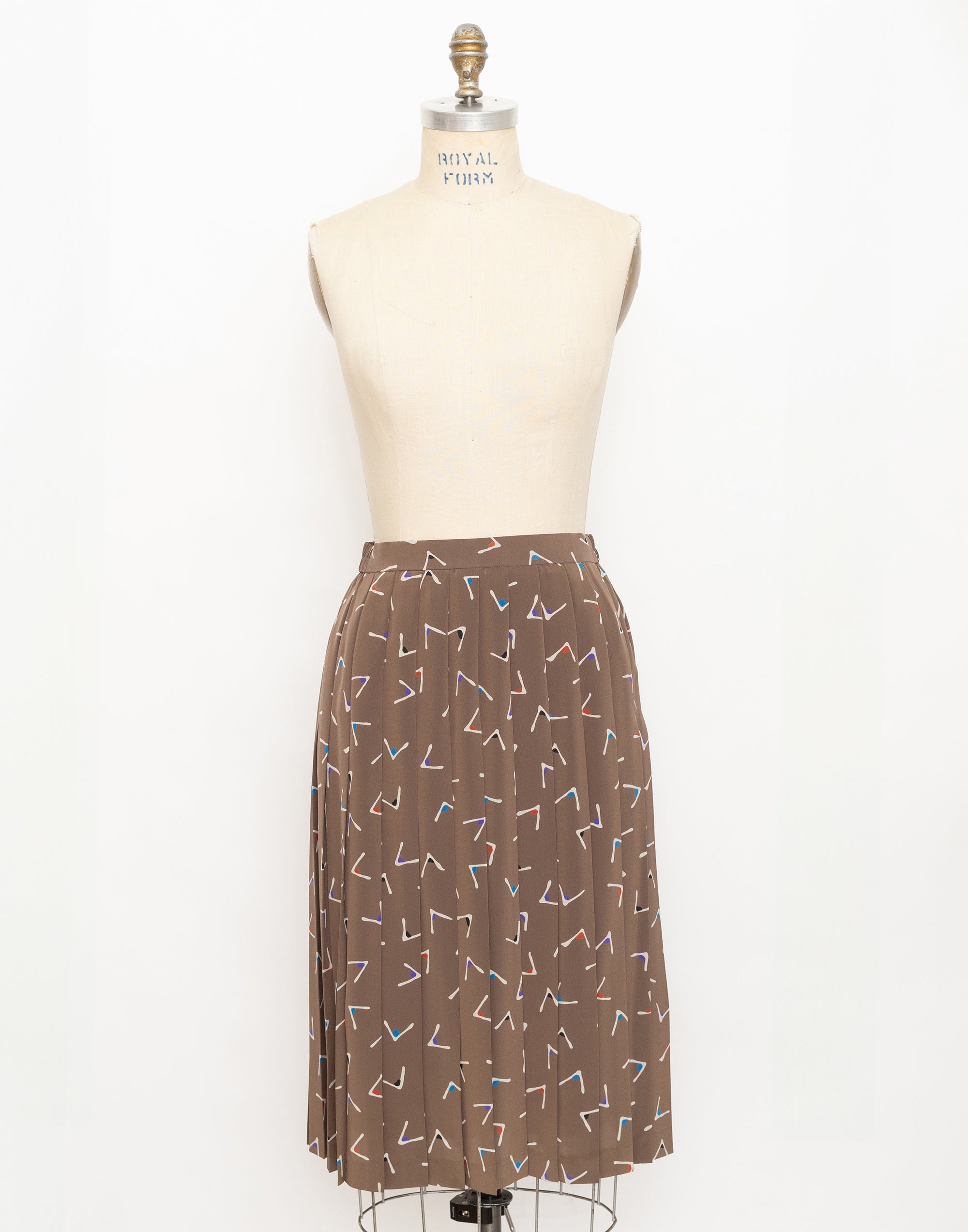 90s light brown geometric pattern skirt set