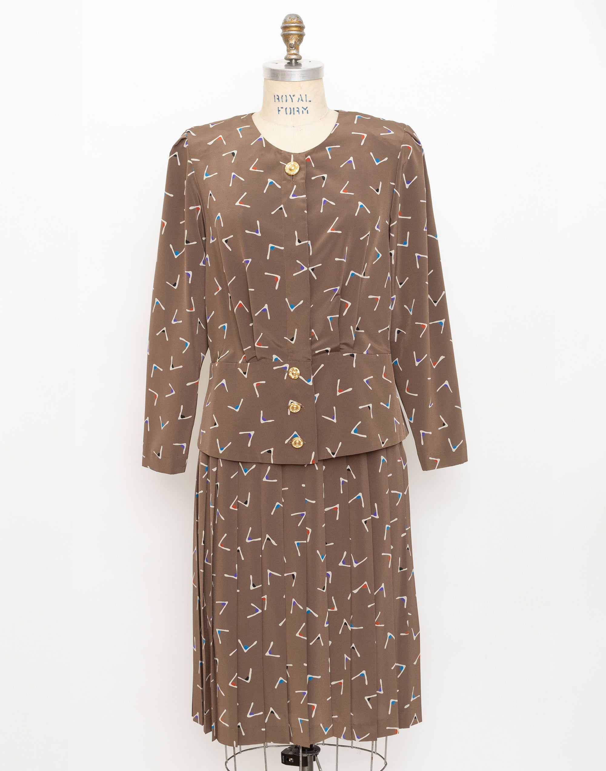 90s light brown geometric pattern skirt set