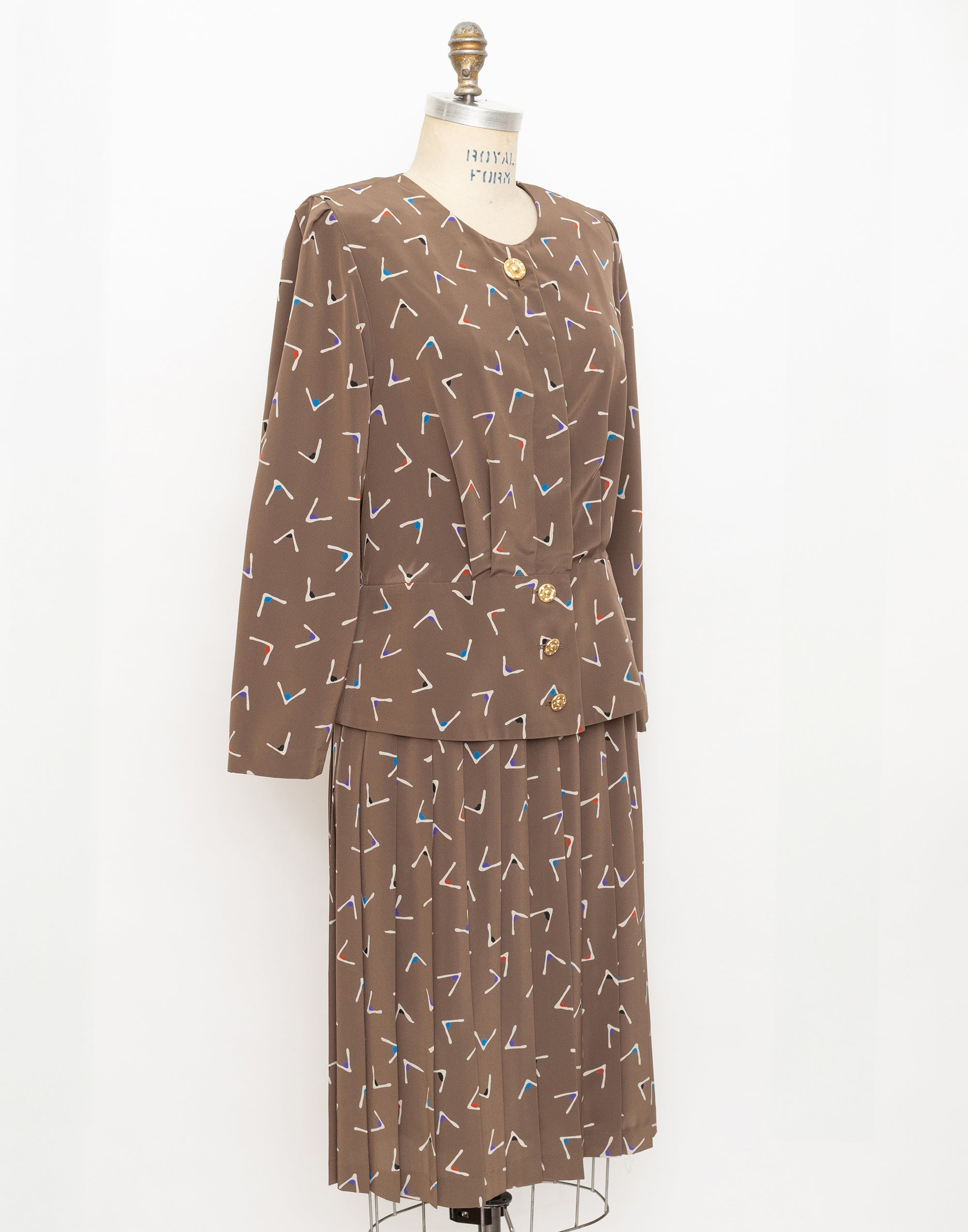 90s light brown geometric pattern skirt set