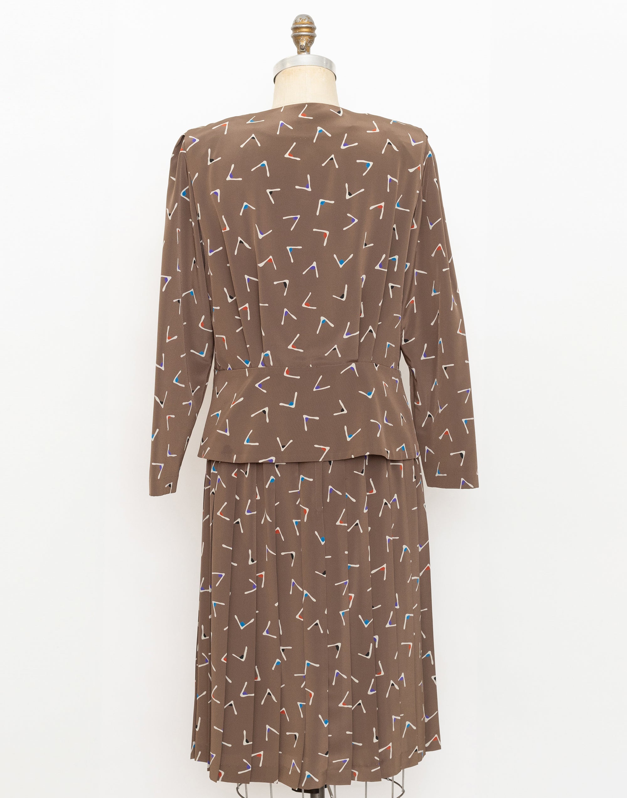 90s light brown geometric pattern skirt set